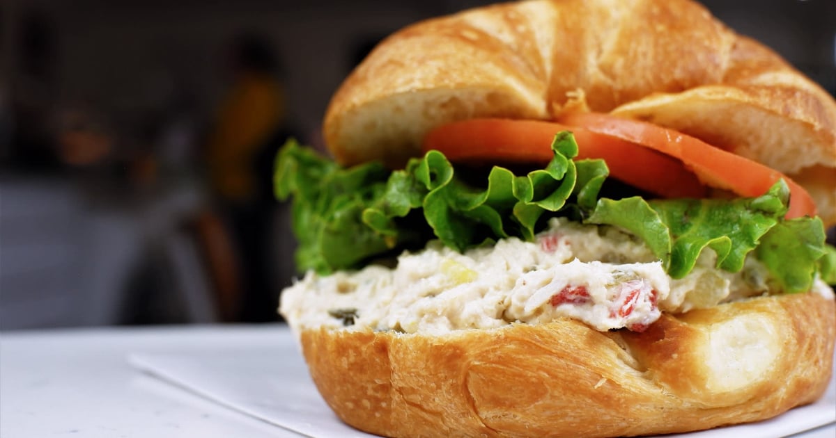 chicken-salad-sandwich-uber-eats-menu-henri-s-bakery-deli