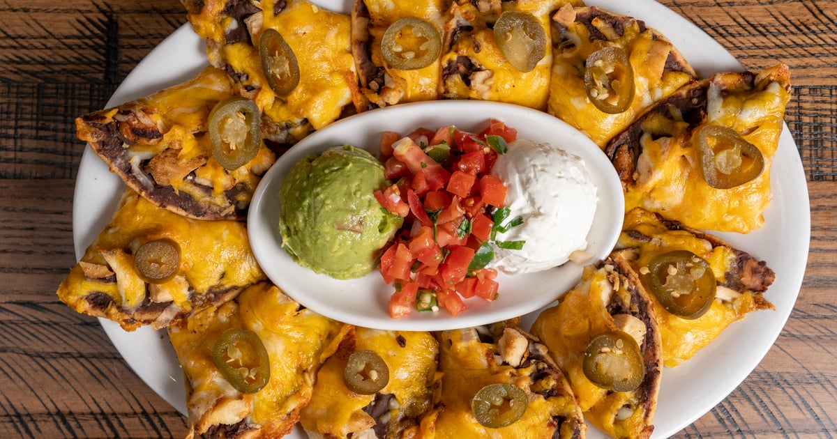 Chicken Fajita Big Rock Nachos - Stone Werks Big Rock Grille