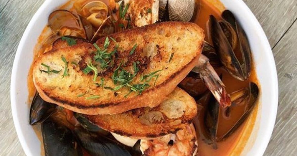 STEAMED VENUS CLAMS & MUSSELS Deck All Day Menu The Deck Seafood