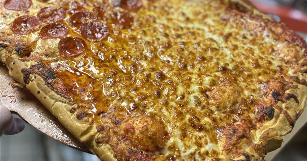 1/2 Tray Party Pizza Catered by Anthony's Anthony's Roast Beef and