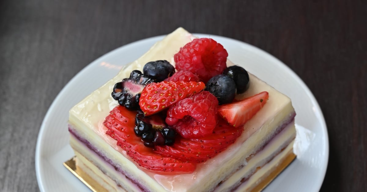 Triple Layered Berry Cake Desserts Brodard Chateau Vietnamese