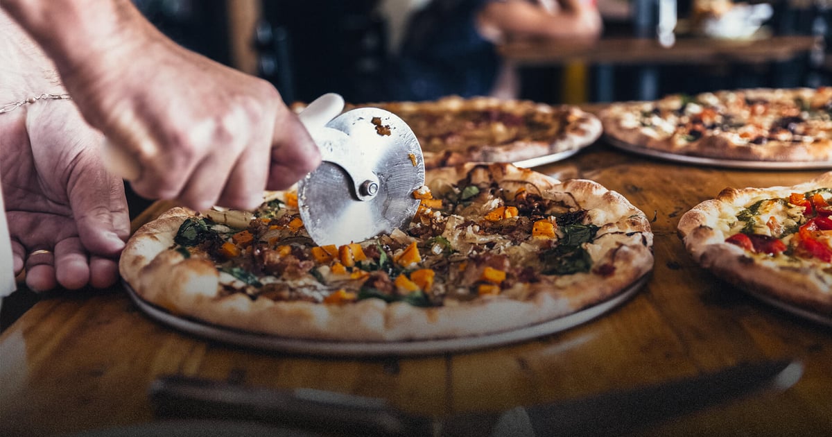 Stone L'Oven Pizza Hand Tossed, Neapolitan Style Pizza Stone L'Oven