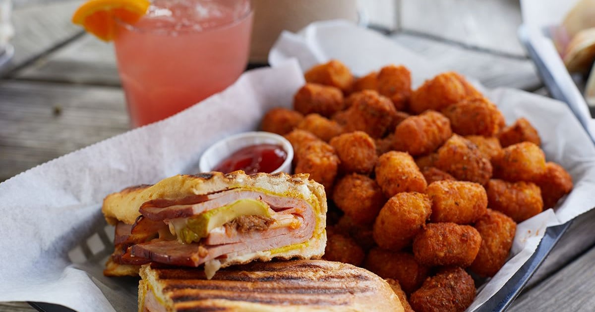 Eli Cannons Tap Room Brewpub in Middletown, CT