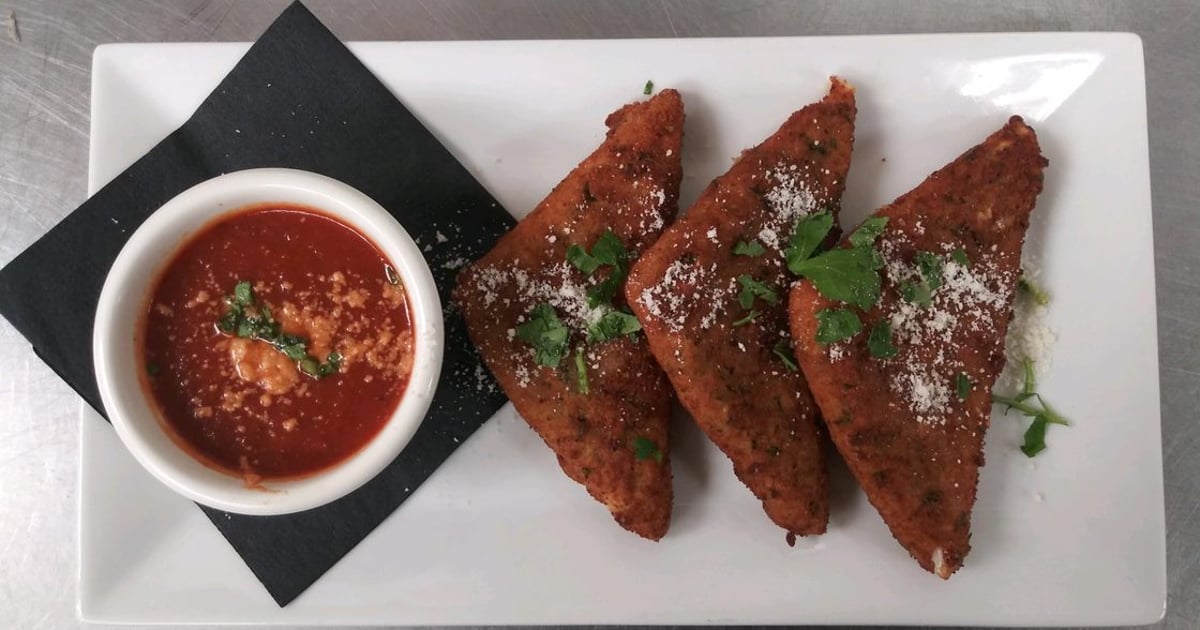 Mozzarella Moons Main Menu Gandalf's Pub & Restaurant Restaurant