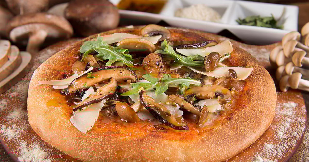 wild-mushroom-pizza-lunch-dinner-urth-caff-european-style-caf