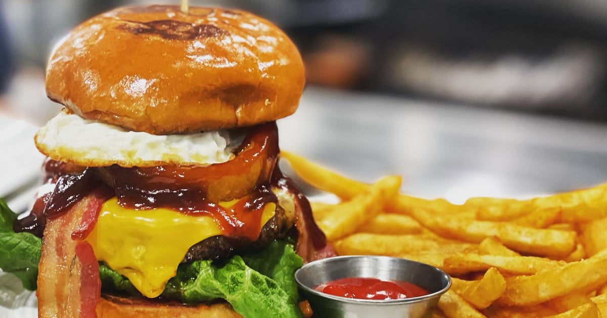 Order Online Flat Top Bar and Grill Bar & Grill in Woodcrest, CA