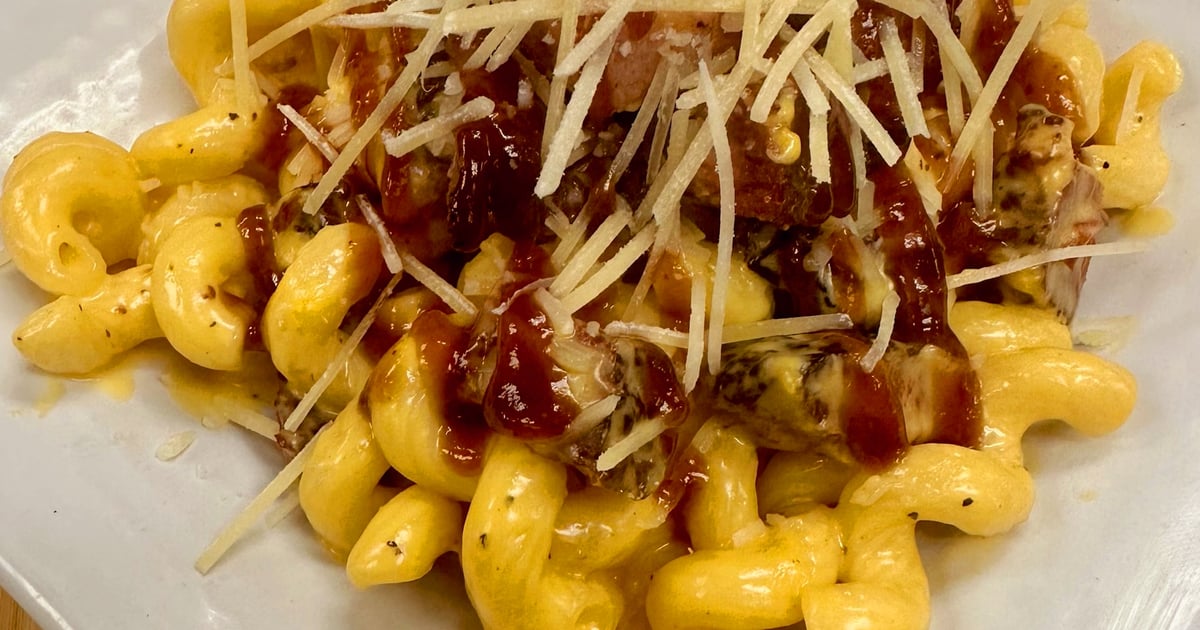 Burnt Ends Mac Cheese Weekly Features Antoinette S Casual Dining