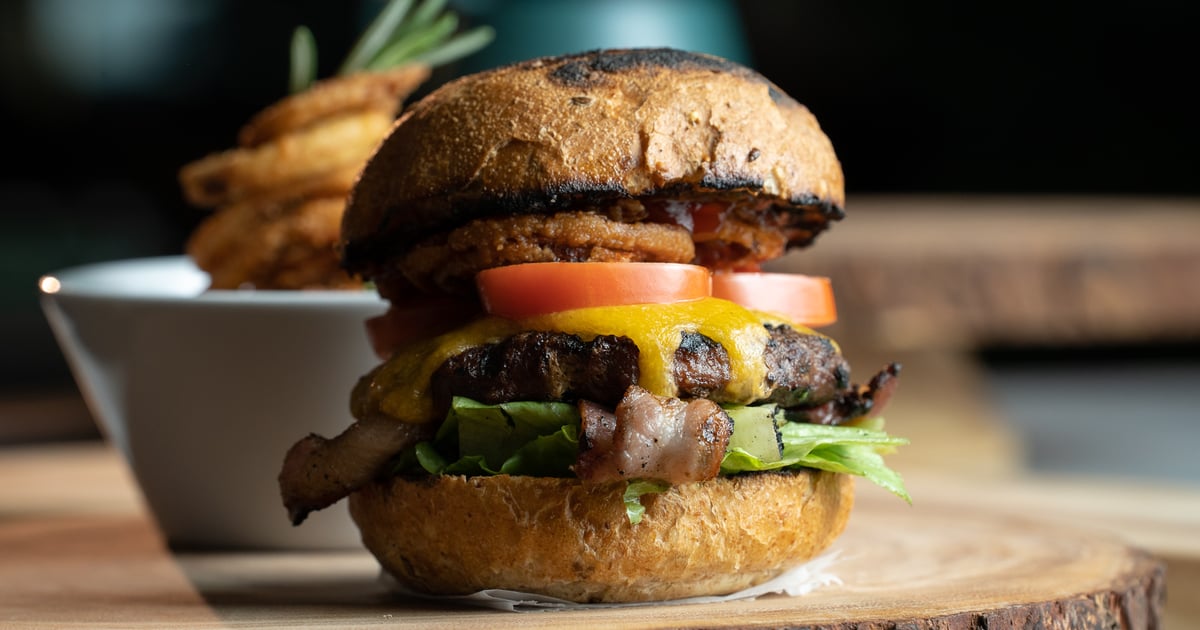 Smokehouse BBQ Burger Lunch Dinner Amarith Table Restaurant