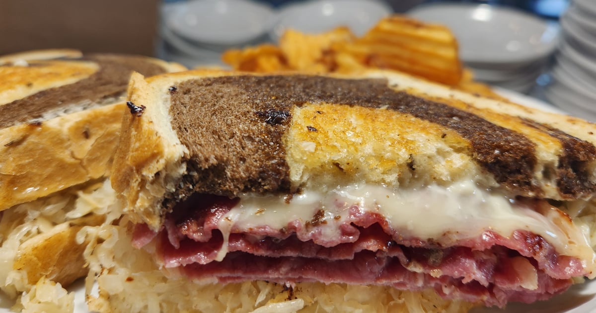 Boise's Best Reuben - Rooster's Lunch Menu - Rooster's Eatery And 