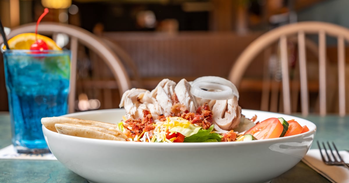 About Mutt & Jeff's Restaurant and Bar in Lorain Ohio