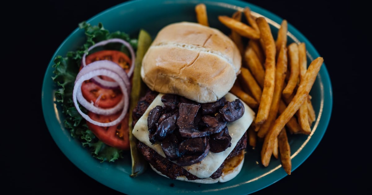 Mushroom Burger Lunch Peppers Grill & Bar Southwestern Restaurant