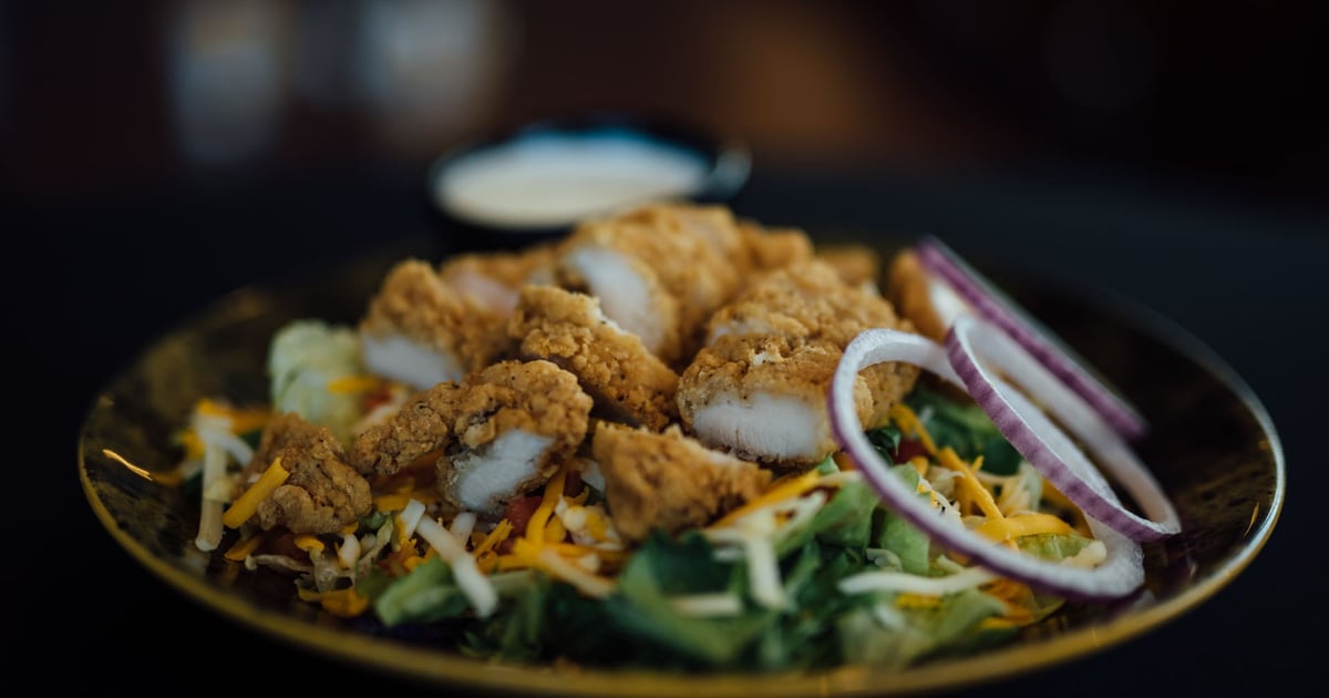 Fried Chicken Salad Lunch Peppers Grill & Bar Southwestern