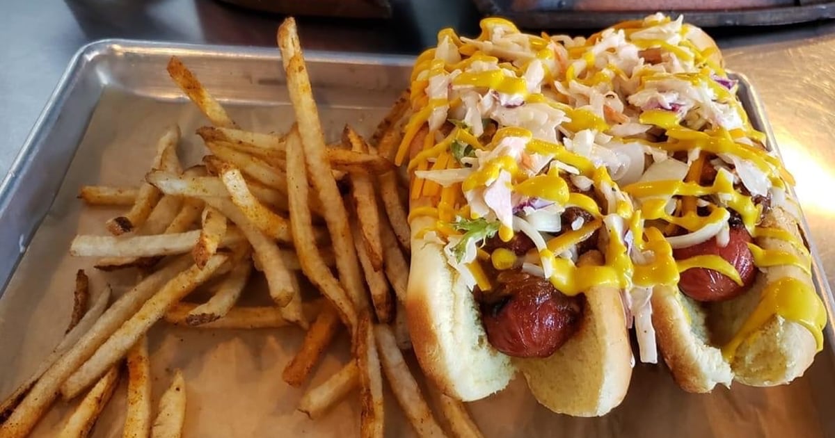 chili-slaw-dogs-menu-old-country-place