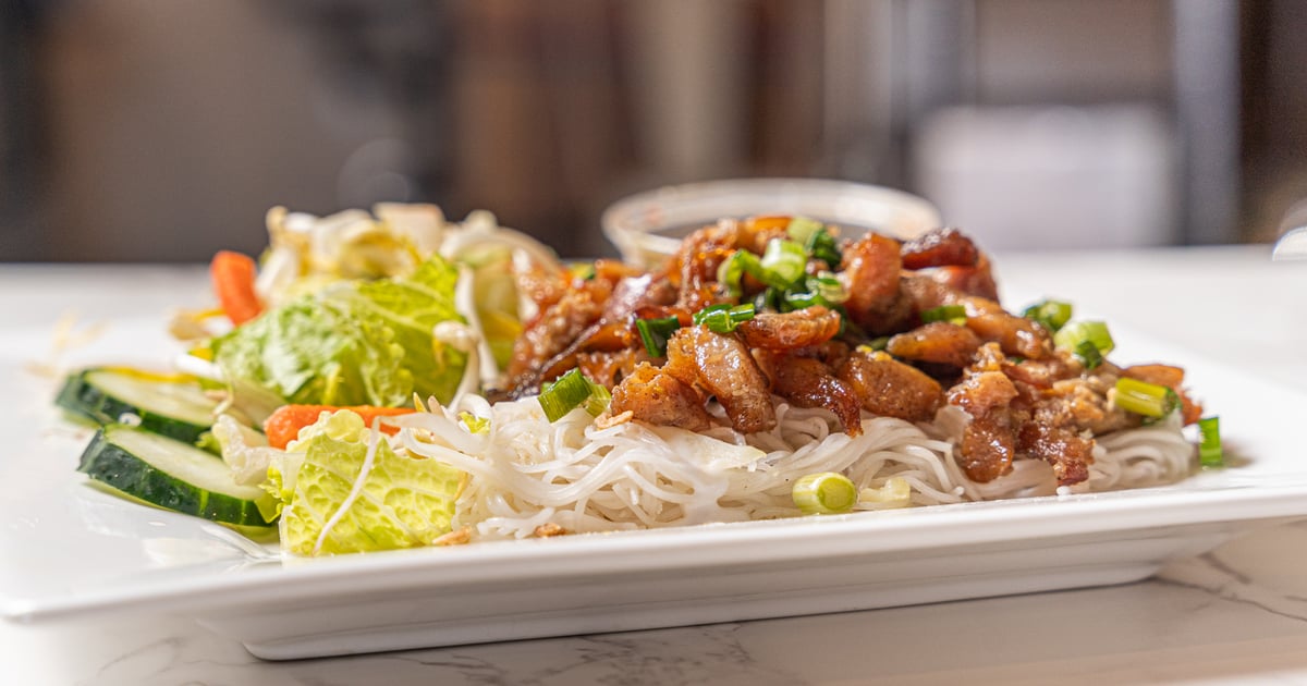 R6 Five-Spiced Chicken - Oh Mai Sandwich Kitchen - Pho | Bahn Mi