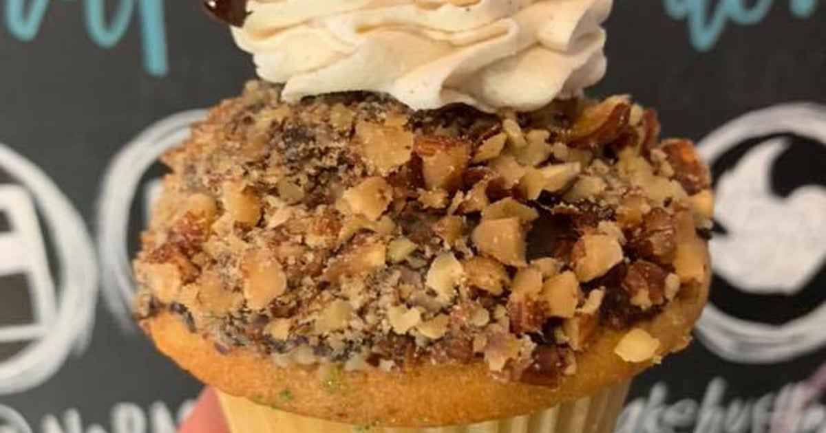 Cannoli Cupcakes NoRA Cupcake Company Cupcake Shop in Middletown, CT