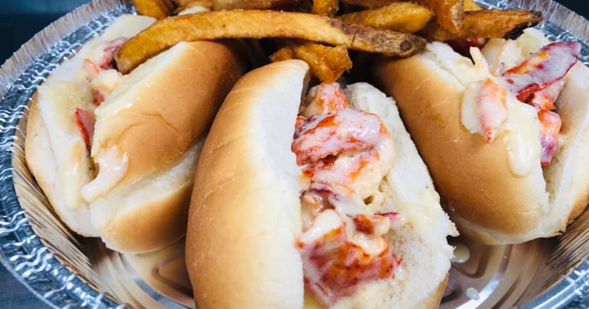 Lobster Roll Sliders Menu Bar 3 Thirty Three American Restaurant