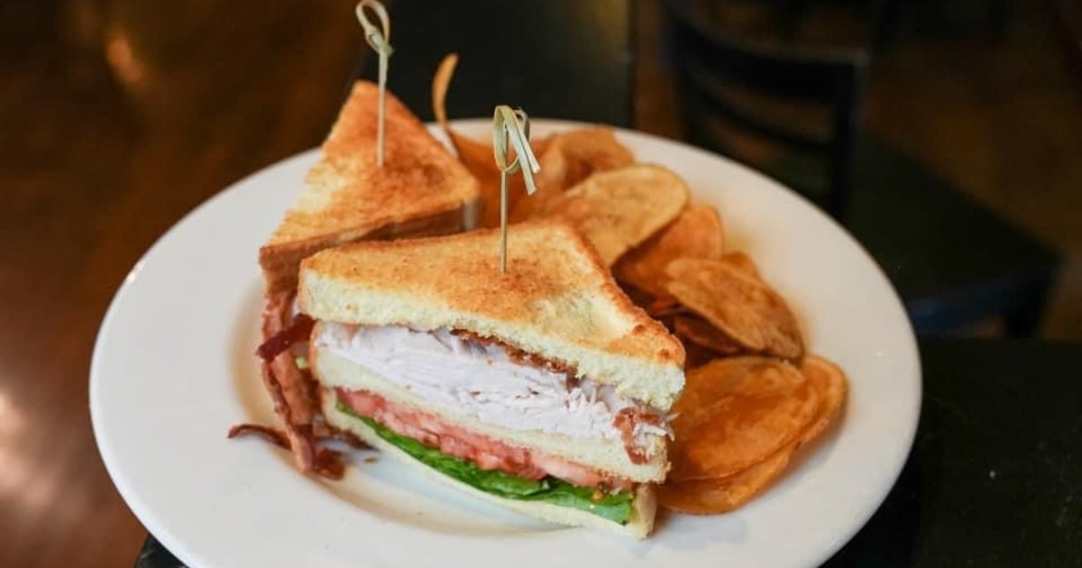 B. L. T. T Food Home Team Pub Liverpool's Sports Bar