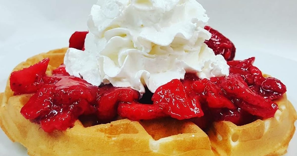 Strawberry Belgian Waffle - Breakfast - Banning's Restaurant & Pie ...