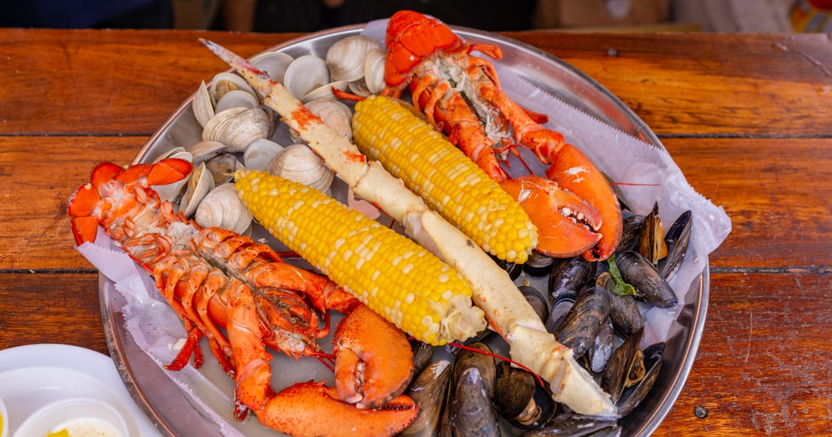 Menu Bracco's Clam & Oyster Bar Seafood Restaurant in Freeport, NY