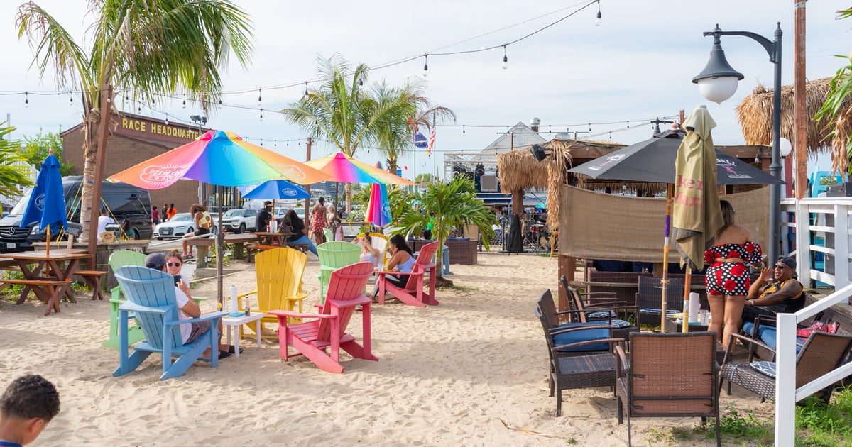 About bracco s clam oyster bar seafood restaurant in freeport ny