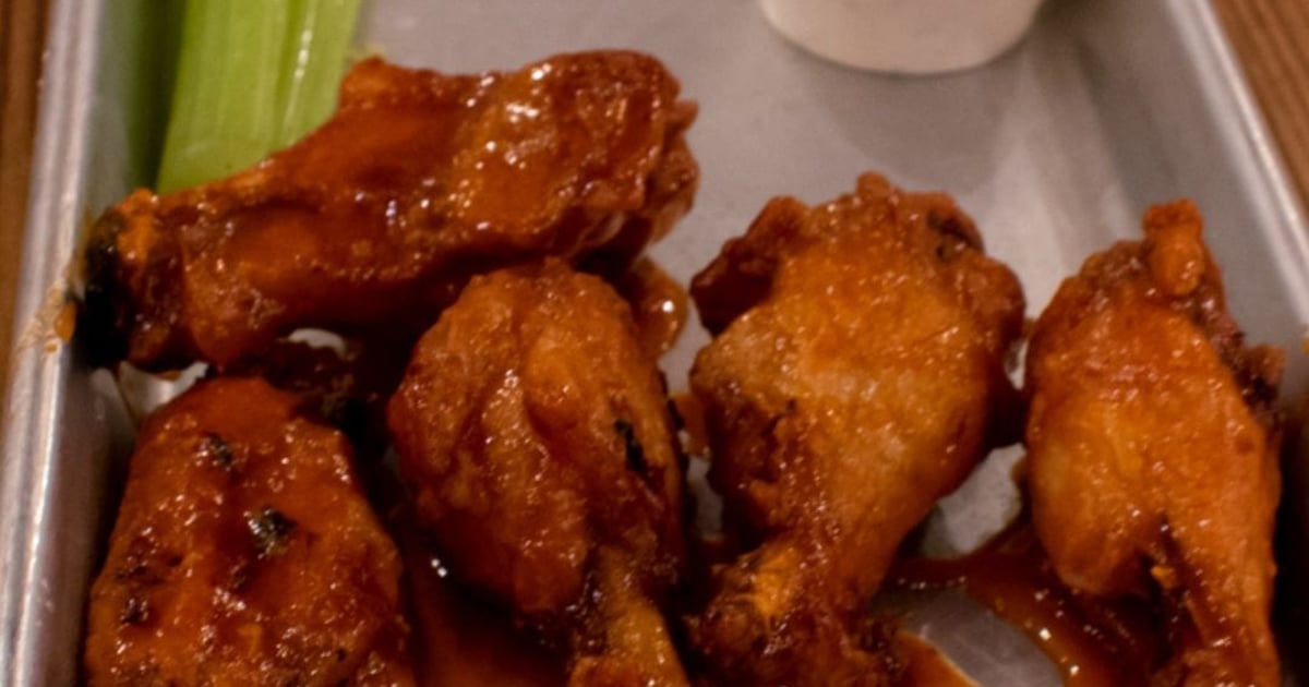 Sweet Sriracha Jumbo Wings Food Menu Neighbor's Kitchen & Yard