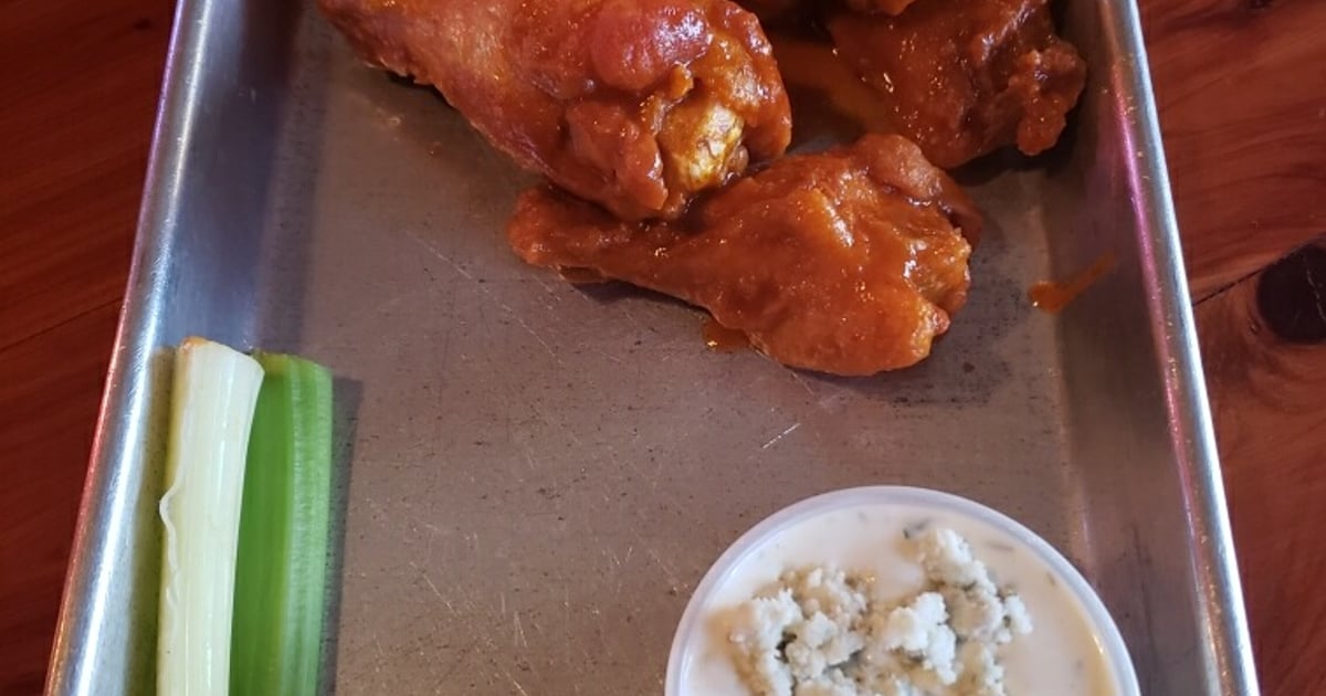 Classic Buffalo Jumbo Wings Food Menu Neighbor's Kitchen & Yard