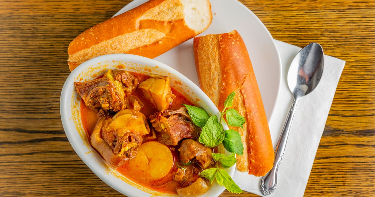 Spicy Goat Curry Banh Mi Ca Ri De Brodard Restaurant Menu Brodard Restaurant Restaurant In Fountain Valley Ca