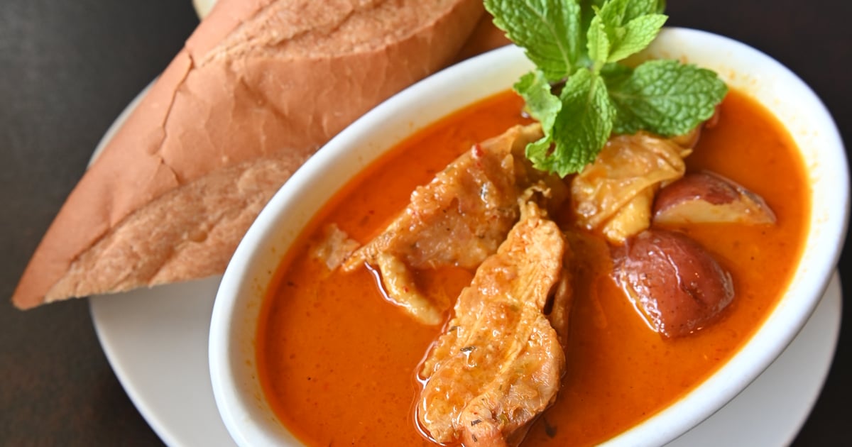 Traditional Chicken Curry - Bánh Mì Cà-Ri Gà - Brodard Restaurant ...