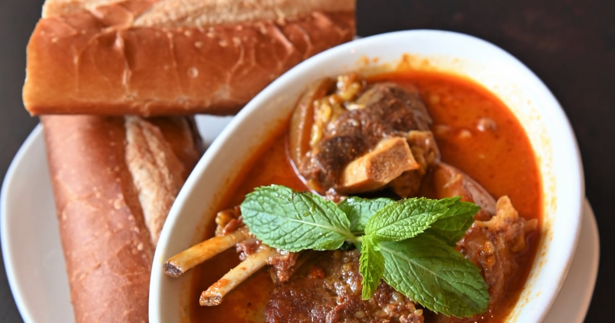 Spicy Goat Curry - Bánh Mì Cà-Ri Dê - Brodard Restaurant - Vietnamese ...