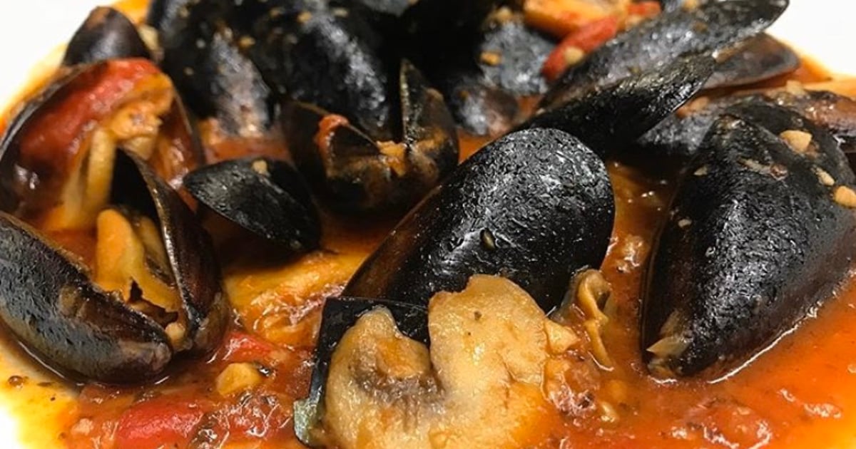 Mussels Diablo Spicy Menu Bailey's Surf N Turf Seafood