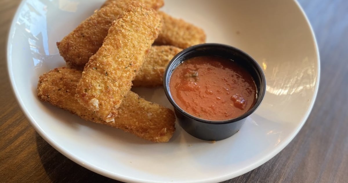 Mozzarella Sticks Regular Menu Welly's Restaurant American