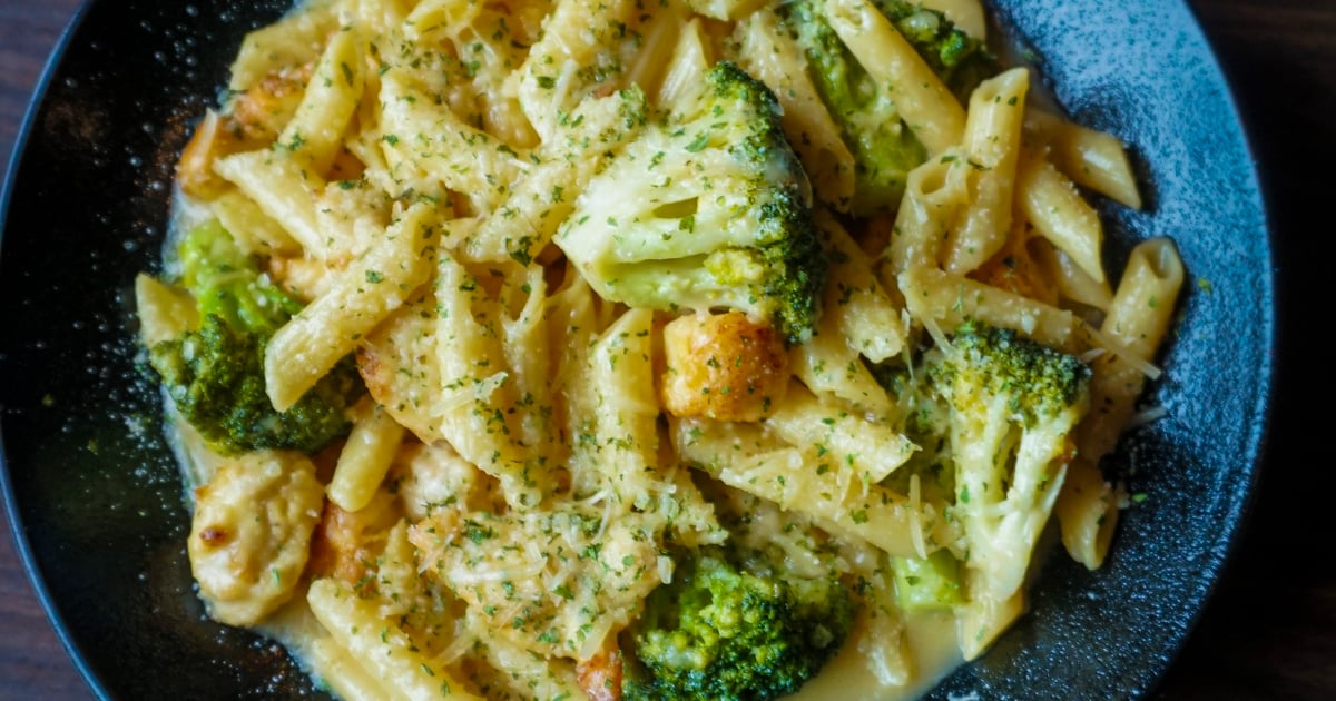 Chicken Broccoli & Ziti - American Restaurant in MA