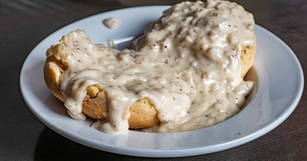 biscuits-n-gravy-breakfast-the-purple-place-bar-grill-american