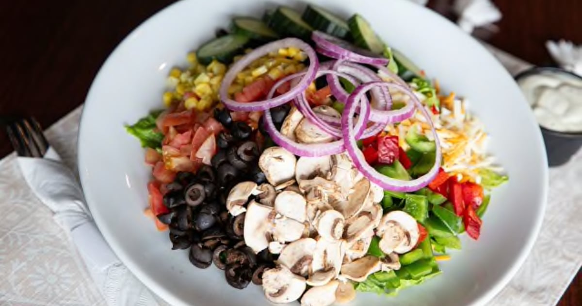 GARDEN SALAD - LUNCH & DINNER MENU - The Summit Pub - Bar and Grill in ...