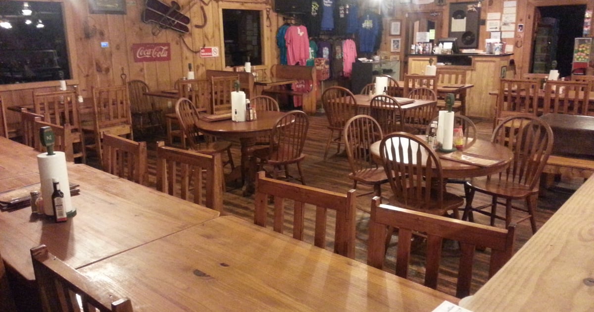 Gedney's Restaurant & Grill Restaurant in Roanoke, AL