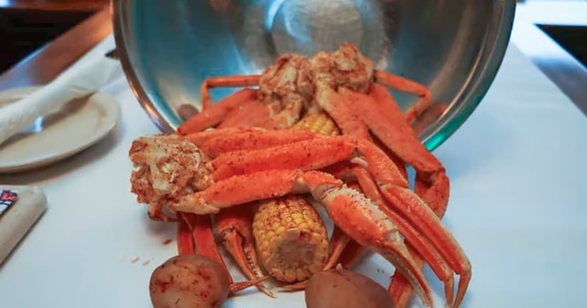 1lb Snow Crab Legs - The Crab Pot Bellevue - Seafood Restaurant in