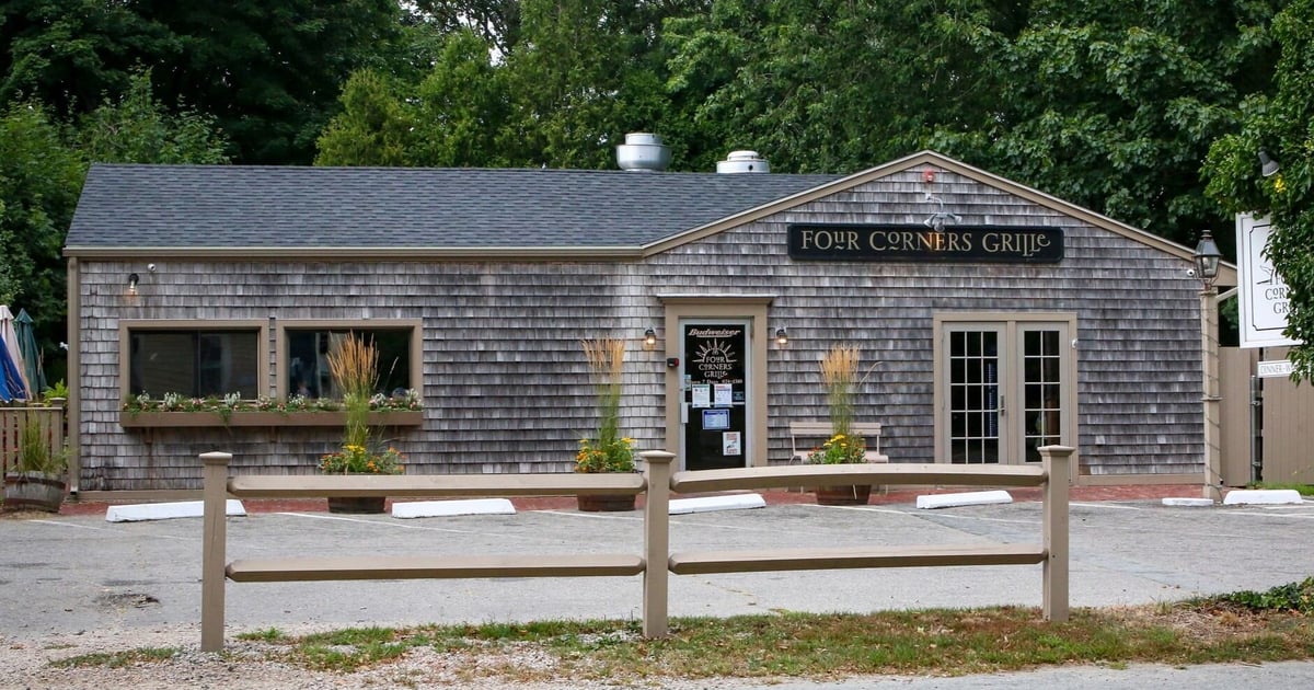 About Four Corners Grille Restaurant in RI