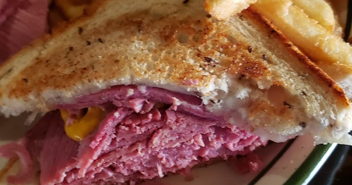 Corned Beef Sandwich Daily Specials Moretti's Restaurants Best