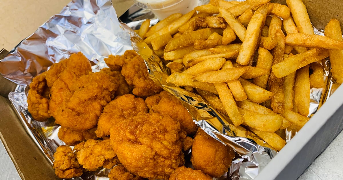 15 Boneless Wings And Fries With A Can Of Pop Lunch Specials Wise Guys Pizza Pizza 5821