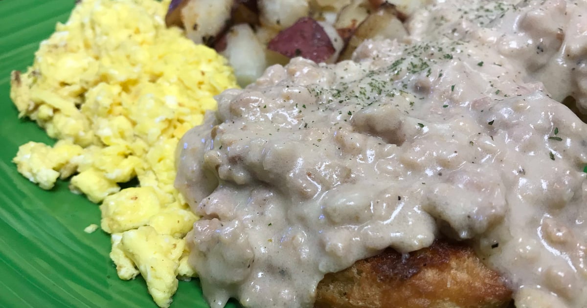 biscuits-sausage-gravy-breakfast-the-main-street-station-brunch