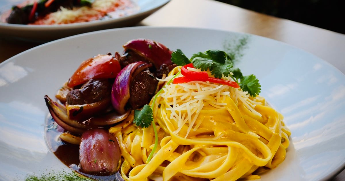 FETTUCCINE A LA HUANCAÍNA CON LOMO SALTADO Main Menu Embarcadero 41