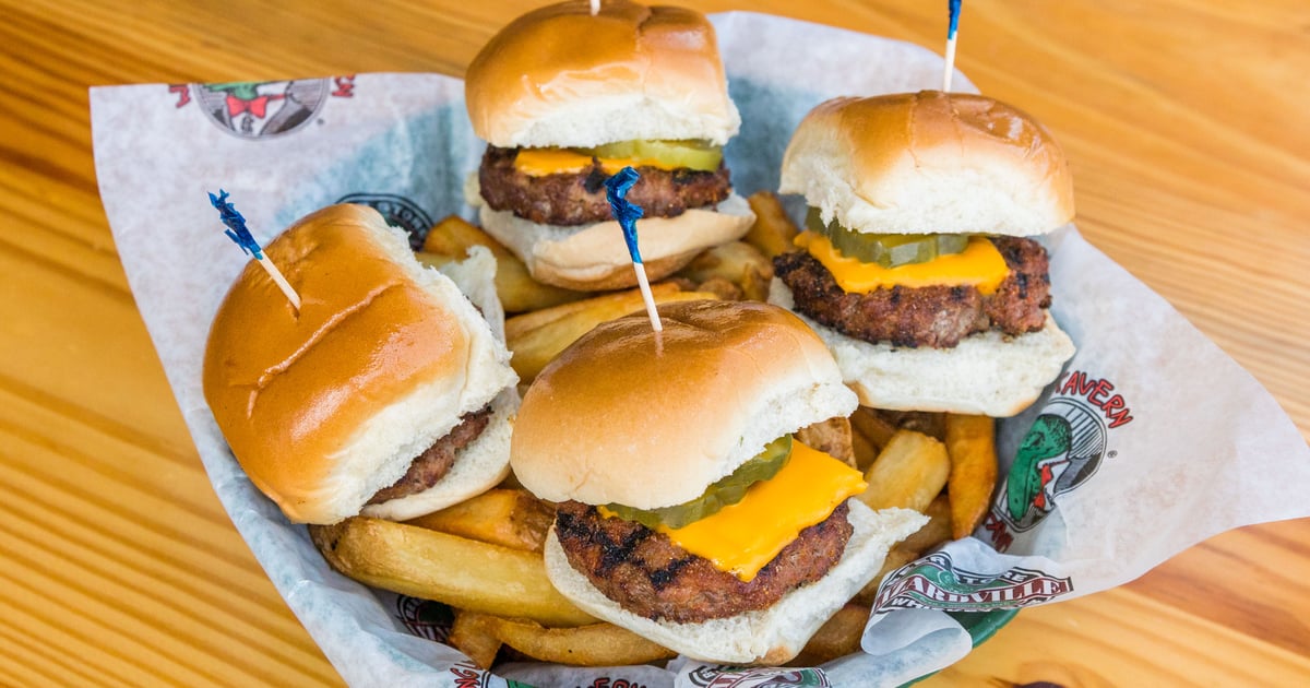 Mini Burger Basket* Food Winking Lizard Tavern