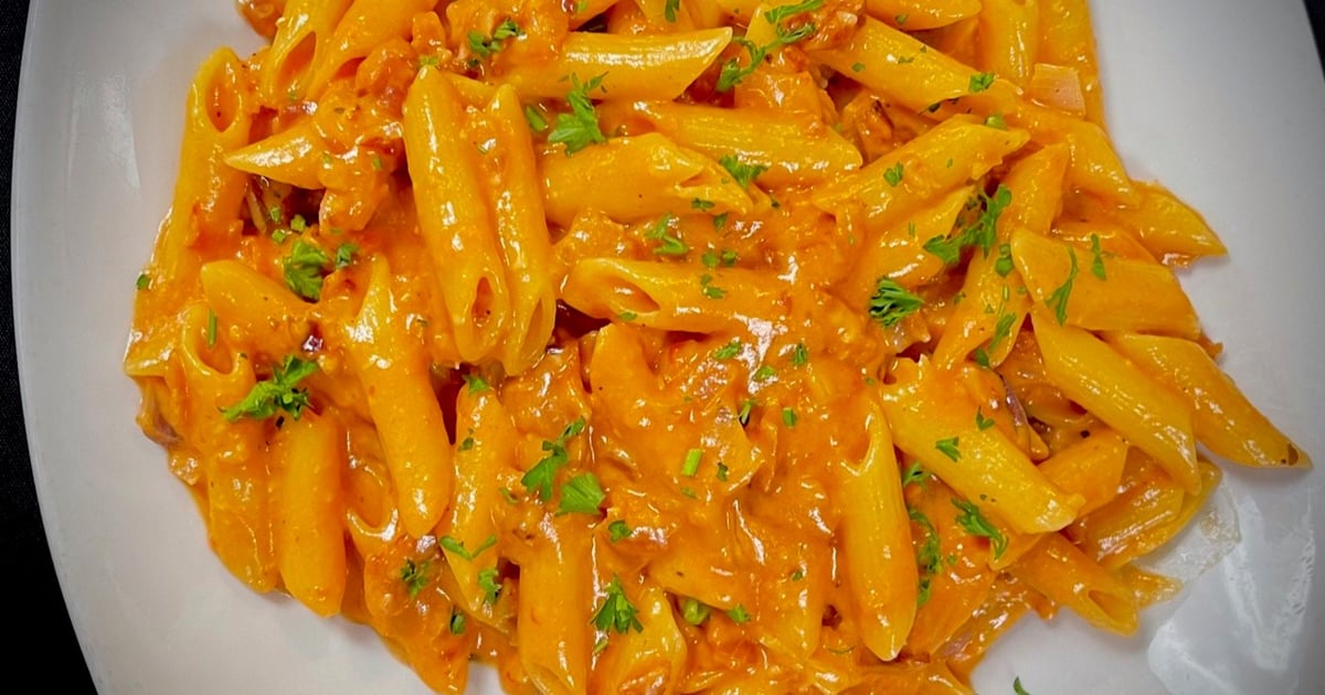 Mini penne pasta with vodka sauce, ground turkey, Caesar salad. - Picture  of Portland, Oregon - Tripadvisor