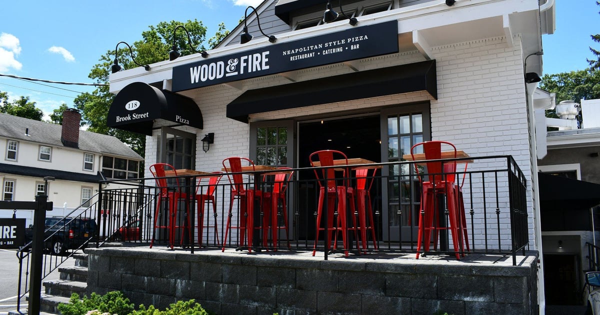 Scarsdale, NY Wood & Fire Neapolitan Style Pizza Pizza Restaurant in NY