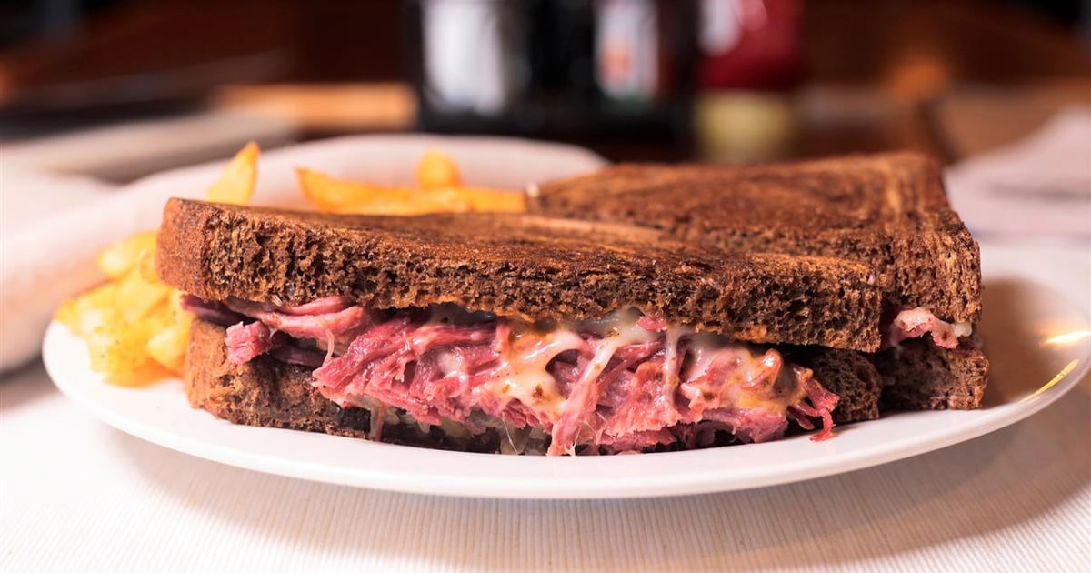 Barrelhouse Pub and Grill Restaurant in Garden City, ID