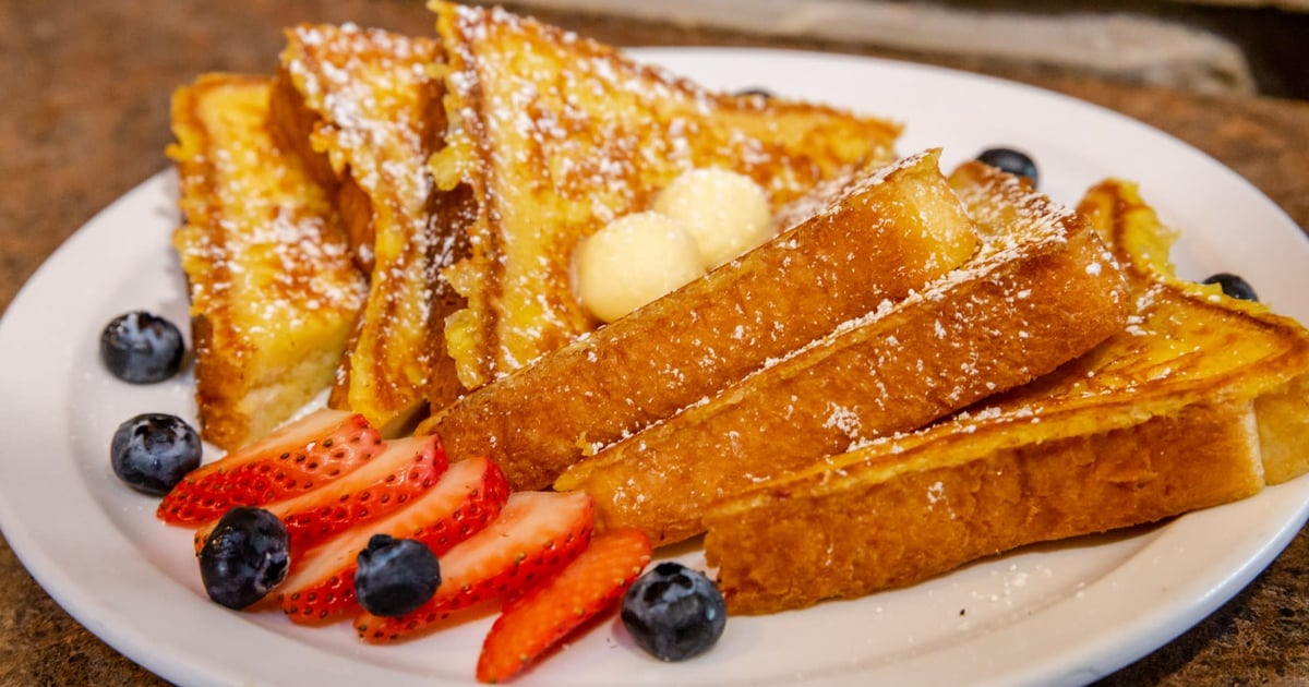 French Toast - Breakfast Menu - Vern's Place - Restaurant in Laporte, CO