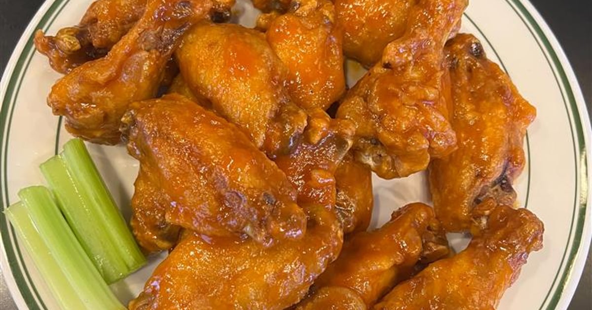 8 Traditional Wing - Dooley's Pub - Pub in WI