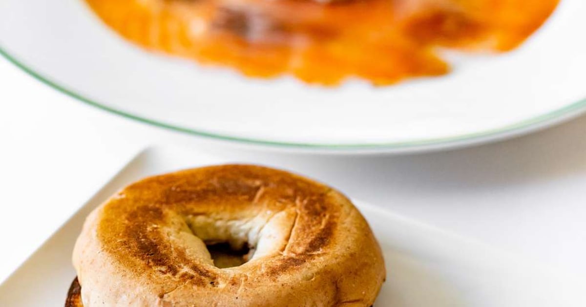 Bagel w/Cream Cheese, Butter or Jam Brunch The Annie Café & Bar