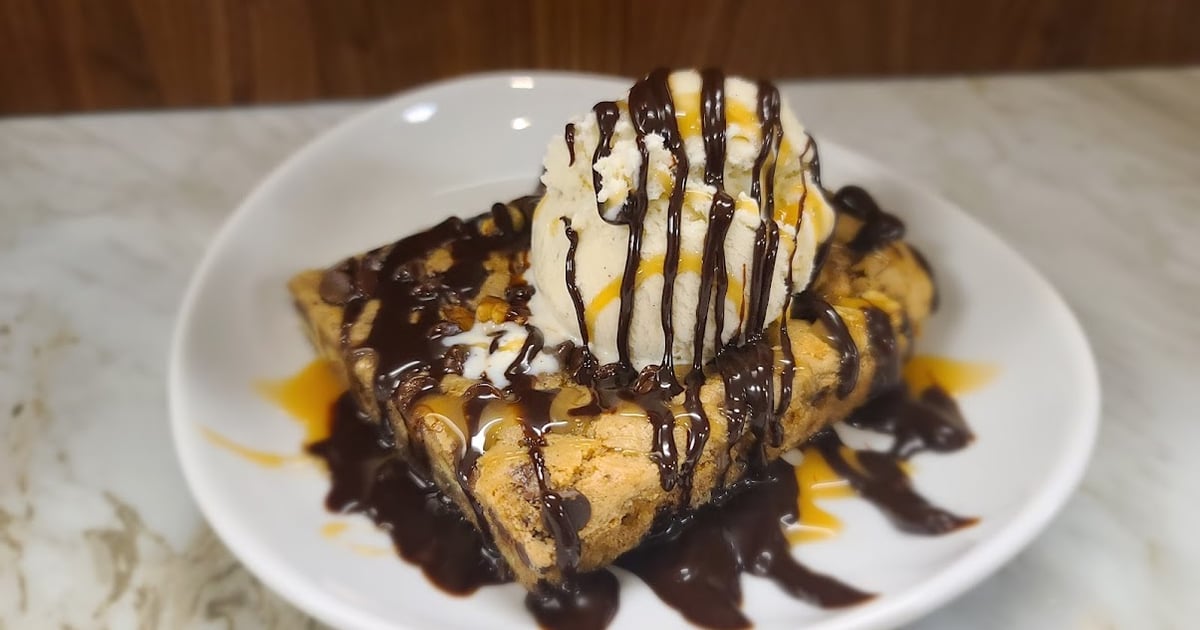 Blondie Lunch & Dinner Pepper's Fireside Grille Bar & Grill in