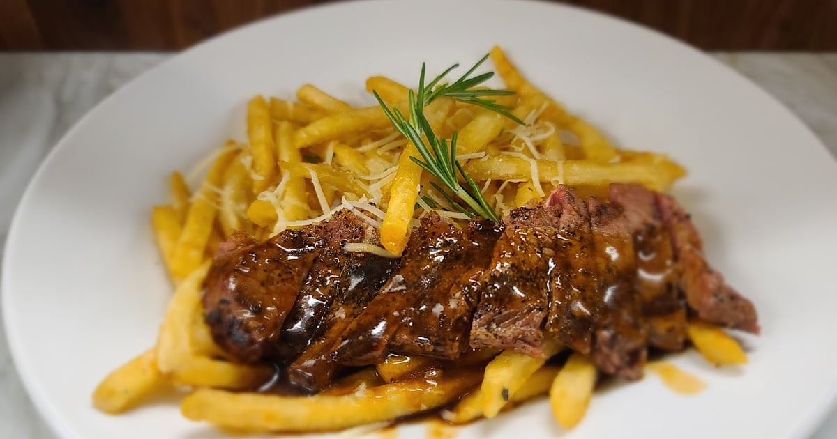 Steak Frites* Lunch & Dinner Pepper's Fireside Grille Bar & Grill